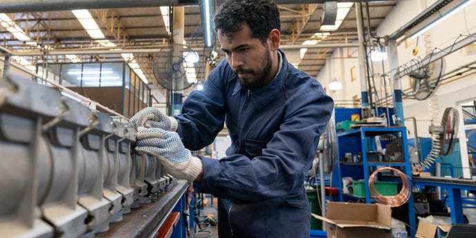 Man working at a manufacturing factory800p